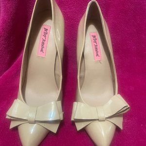 Betsey Johnson Nude pumps - Size 7-1/2